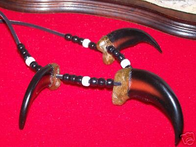 BEAR CLAW NECKLACE   GRIZZLY 3 CLAW Replica (G3 BW)  