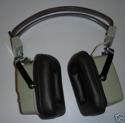 ARCHER TWIN SPEAKER   AM   HEADPHONE RADIO  