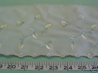 2301 EMBROIDERED TRIM Antique White w Rosebuds 5 3/4  