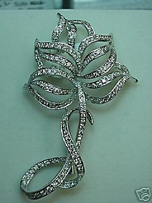 18 K White Gold and Diamond Flower Shaped Pin / Brooch  
